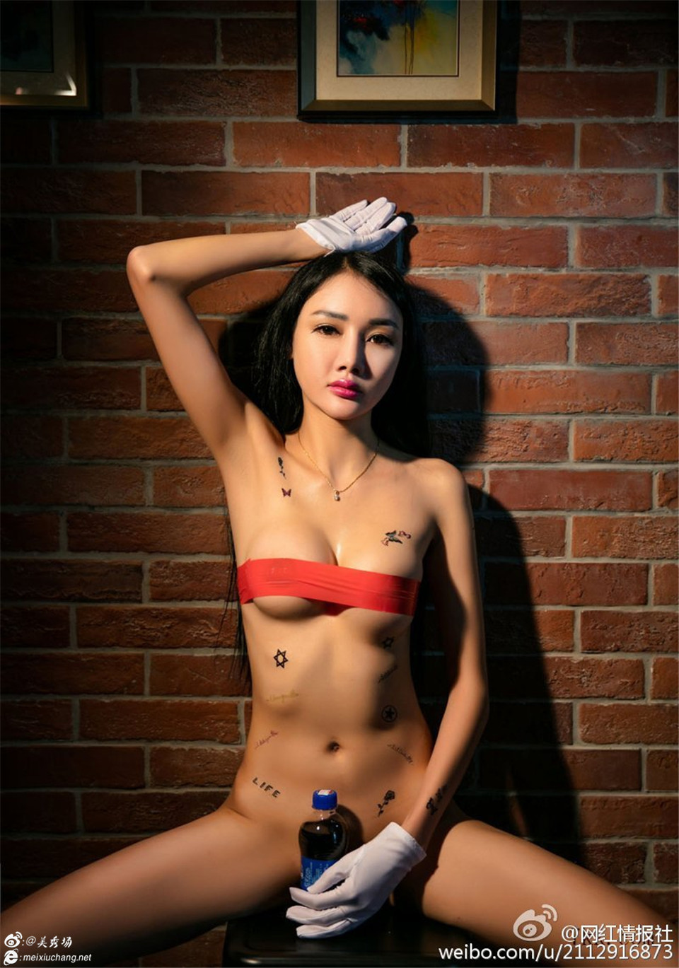 越南芽庄婕西儿2016.11.25Peter摄影:纹身娘红胶带裹胸遮点颓废意境写真